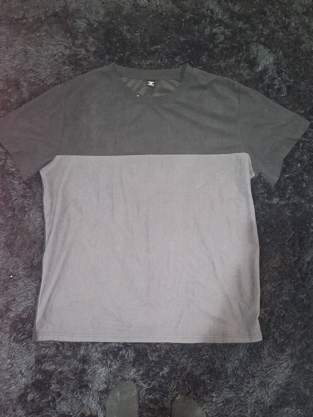 Men's Two-Tone Short Sleeve Crewneck T-Shirt in Black and Gray